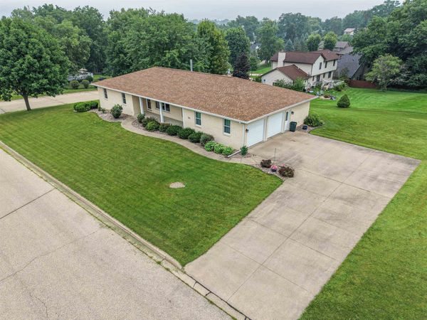 590 Pioneer Road, Platteville, WI 53818