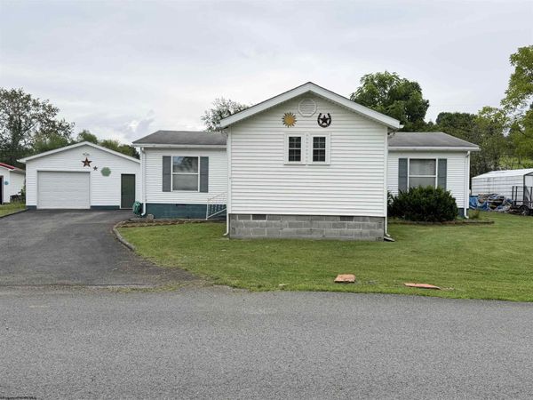 42 Gate Lane, Elkins, WV 26241