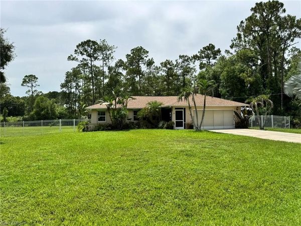 13 Wellington AVE , LEHIGH ACRES, FL 33936