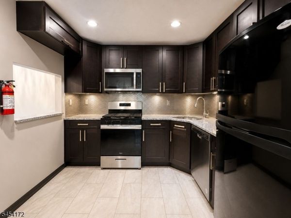 500 Danbury Ln, East Brunswick, NJ 08816