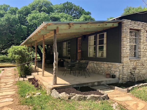 888 Glenn Crest DR, Blanco, TX 78606