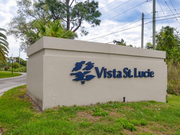 8 Lake Vista Trail, Port St. Lucie, FL 34952