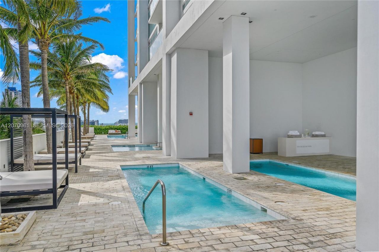 1040 Biscayne Blvd , Unit 2603, Miami, FL 33132 Photo