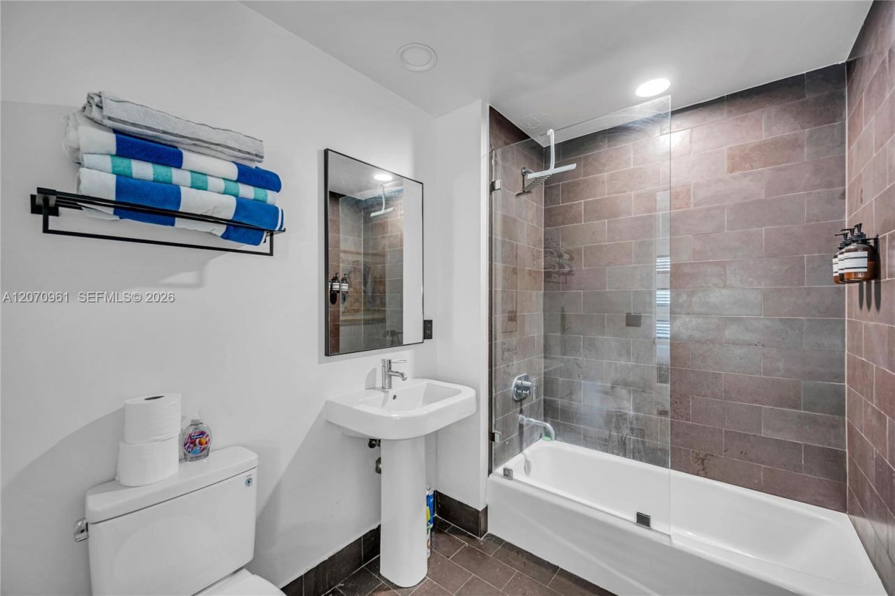 1040 Biscayne Blvd , Unit 2603, Miami, FL 33132 Photo