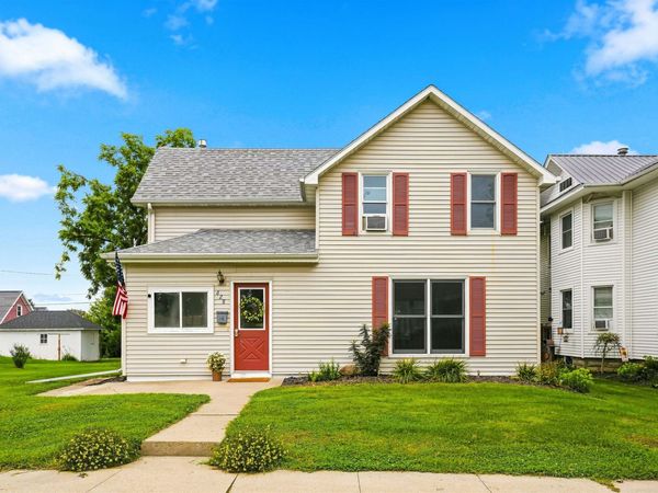 628 3rd Ave SE , Dyersville, IA 52040