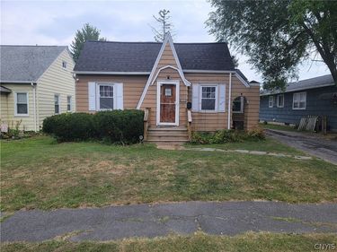 202 Darlington Road E, Syracuse, NY 13208