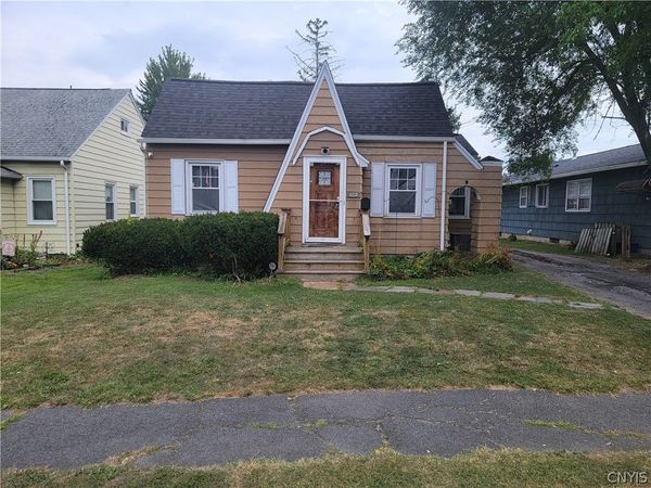 202 Darlington Road E, Syracuse, NY 13208