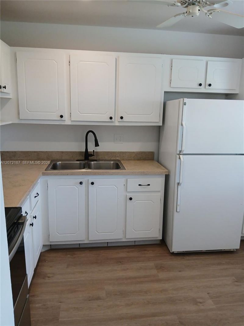 302 Lake Evelyn Dr , Unit 302, West Palm Beach, FL 33411 Photo