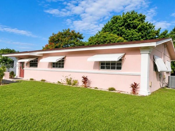 2221 NW 30th Way , Fort Lauderdale, FL 33311
