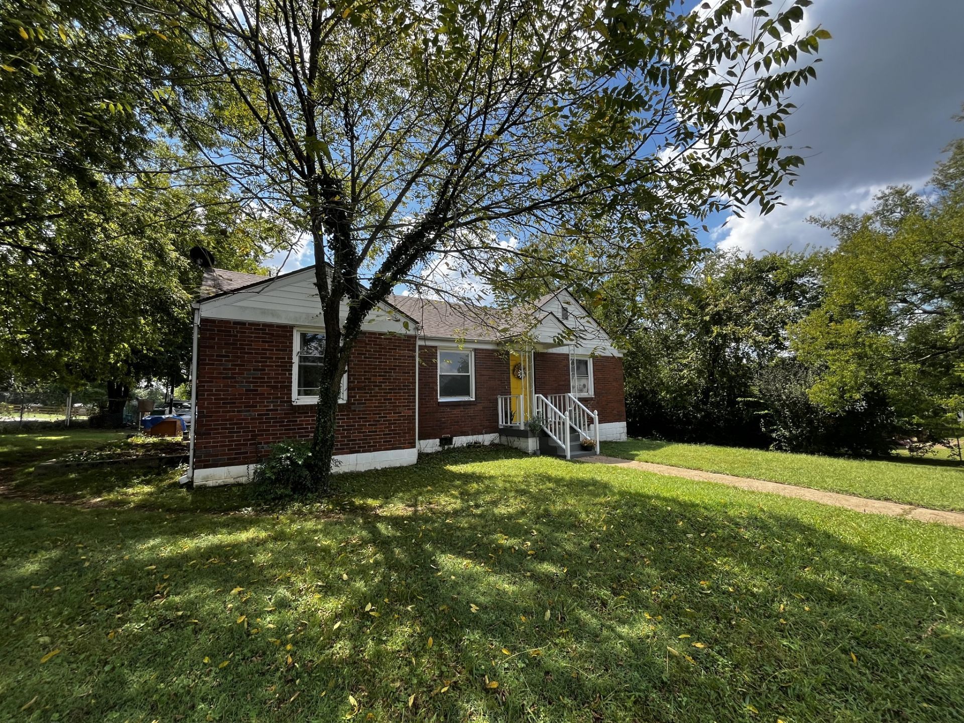 1208 Barry Dr, Madison, TN 37115 Main Photo