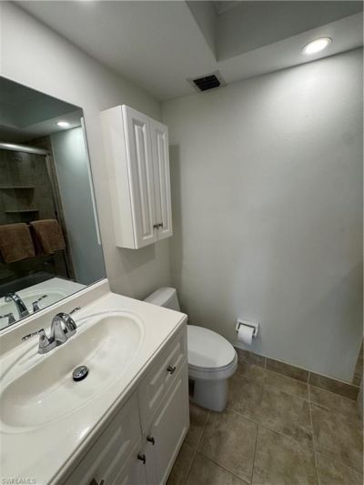 37 High Point Cir E, Unit 305, Naples, FL 34103 Photo
