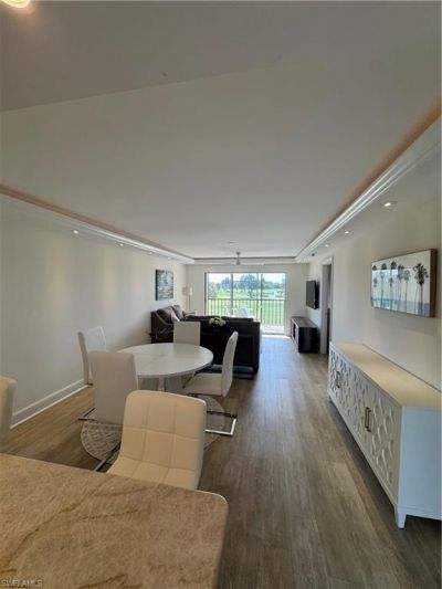 37 High Point Cir E, Unit 305, Naples, FL 34103 Photo