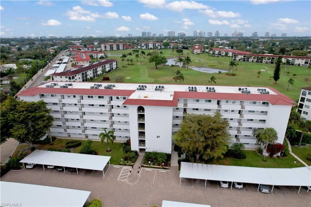 37 High Point Cir E, Unit 305, Naples, FL 34103 Photo