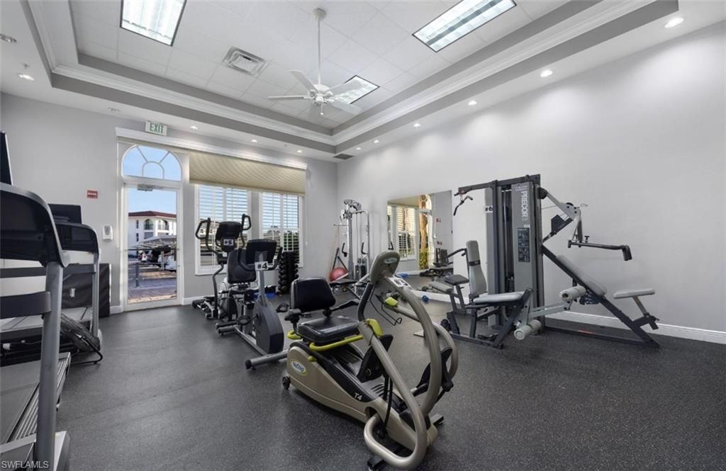 37 High Point Cir E, Unit 305, Naples, FL 34103 Photo