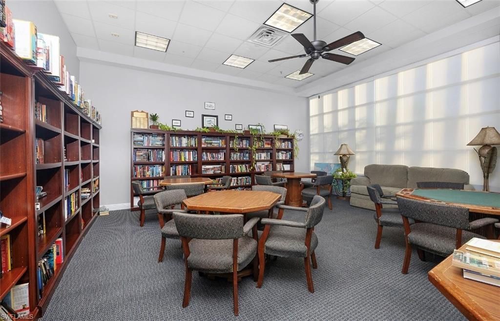 37 High Point Cir E, Unit 305, Naples, FL 34103 Photo
