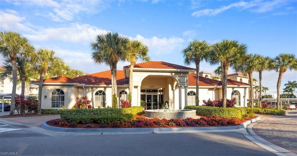 37 High Point Cir E, Unit 305, Naples, FL 34103 Photo