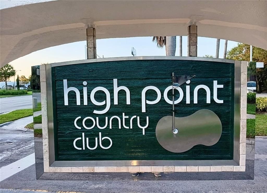 37 High Point Cir E, Unit 305, Naples, FL 34103 Photo