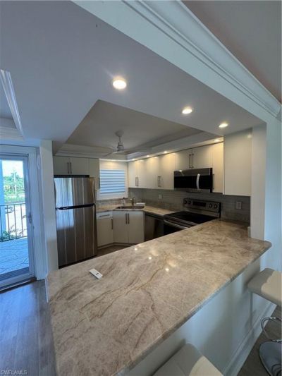37 High Point Cir E, Unit 305, Naples, FL 34103 Photo