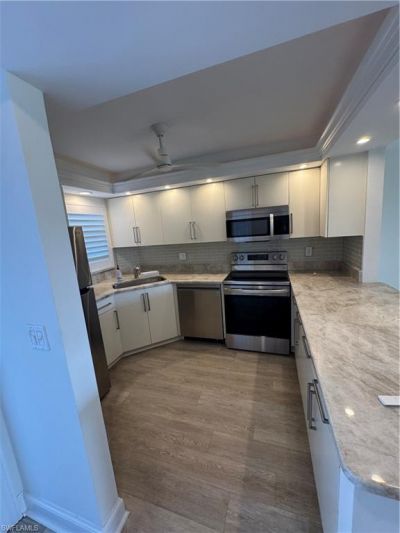 37 High Point Cir E, Unit 305, Naples, FL 34103 Photo