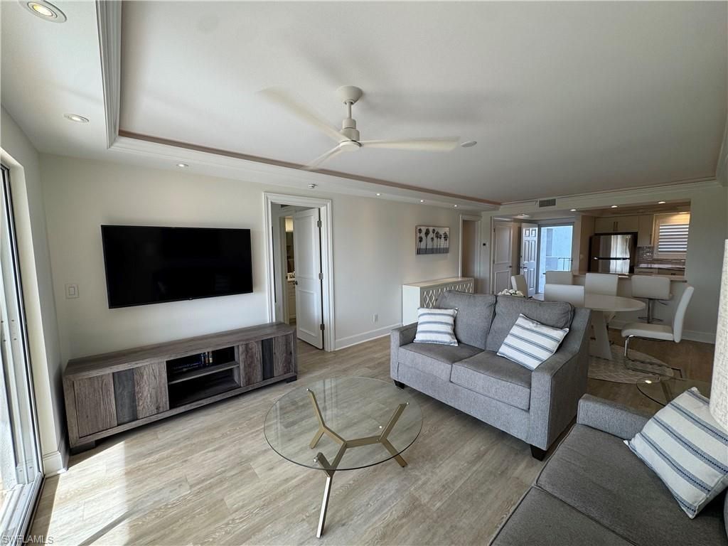 37 High Point Cir E, Unit 305, Naples, FL 34103 Photo
