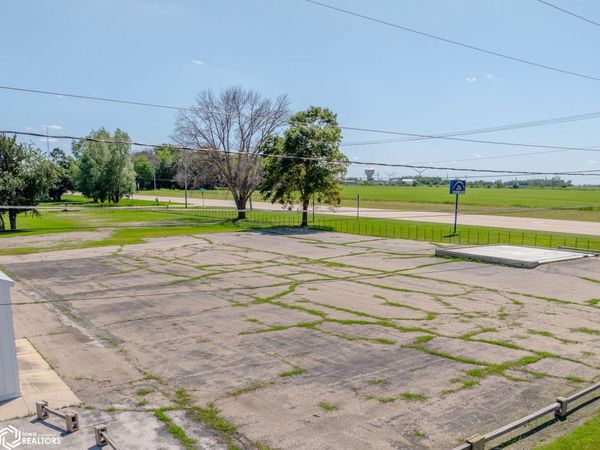 33rd Street, Mason City, IA 50401