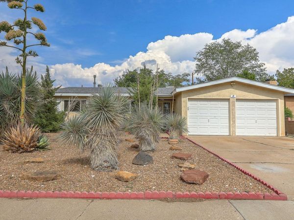 1104 Alcazar Street NE, Albuquerque, NM 87110