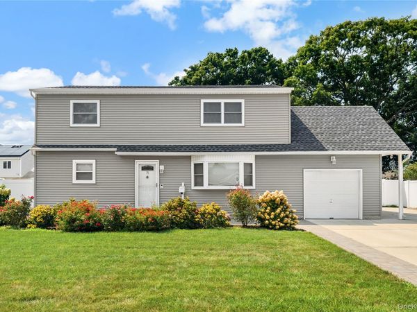 78 Osceola Avenue , Deer Park, NY 11729