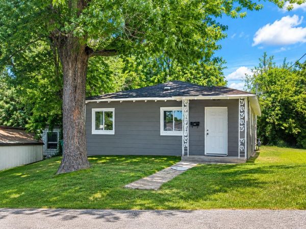 802 Corn Avenue , Willow Springs, MO 65793