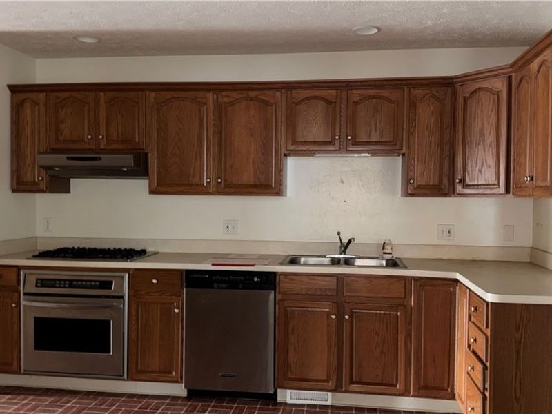 4228 Castle Ridge, Akron, OH 44321 Photo 6