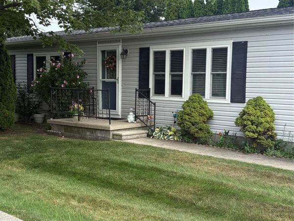 4333 24th #107, Fort Gratiot Township, Mi 48059
