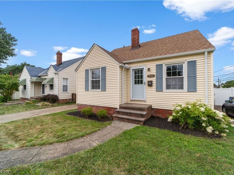 14216 Adrian Avenue, Cleveland, OH 44111 Photo 2