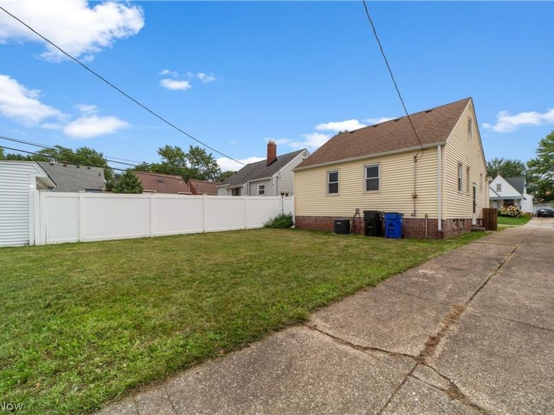 14216 Adrian Avenue, Cleveland, OH 44111 Photo 27