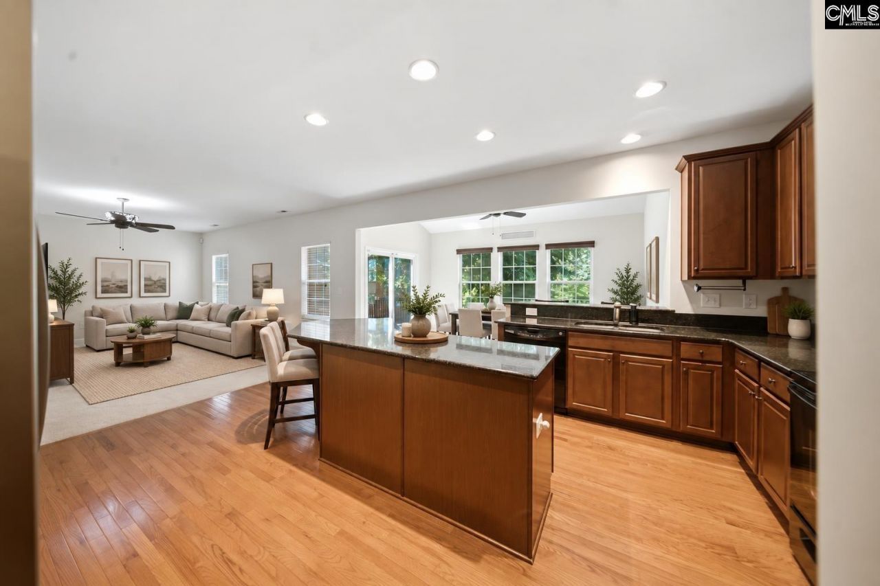 124 Palm Street Photo 6
