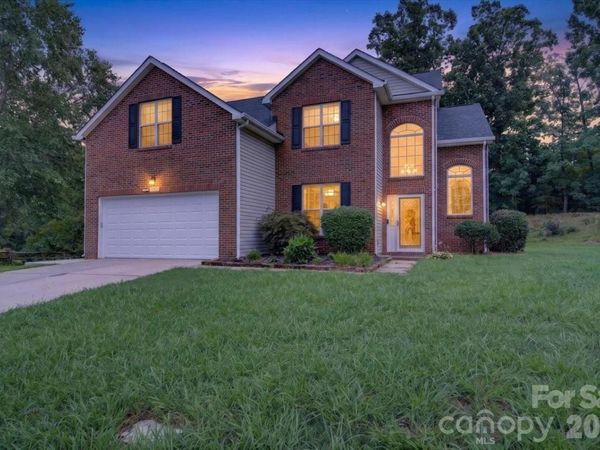8100 Laurel Run Drive, Charlotte, NC 28269
