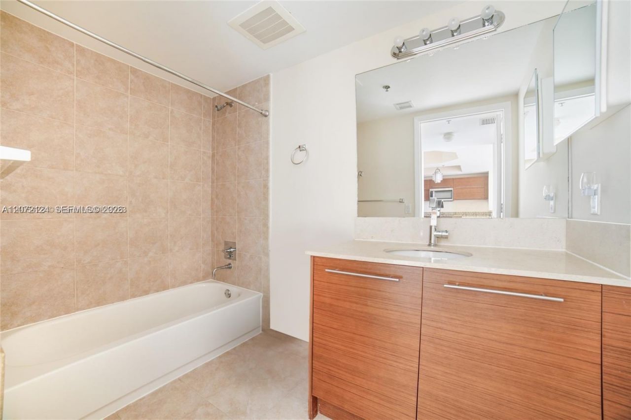 2681 N Flamingo Rd, Unit 1906S, Sunrise, FL 33323 Photo