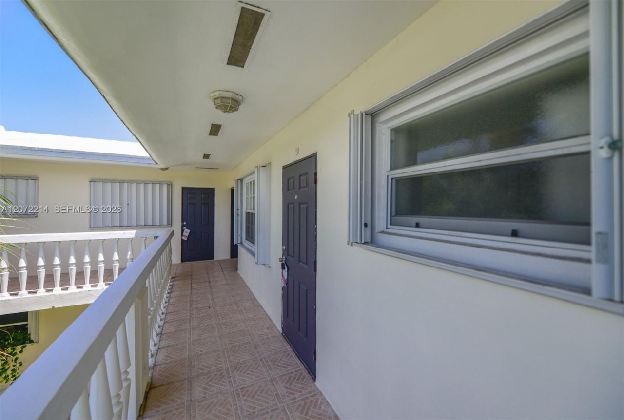 5420 NE 22nd Ter, Unit 16, Fort Lauderdale, FL 33308 Photo