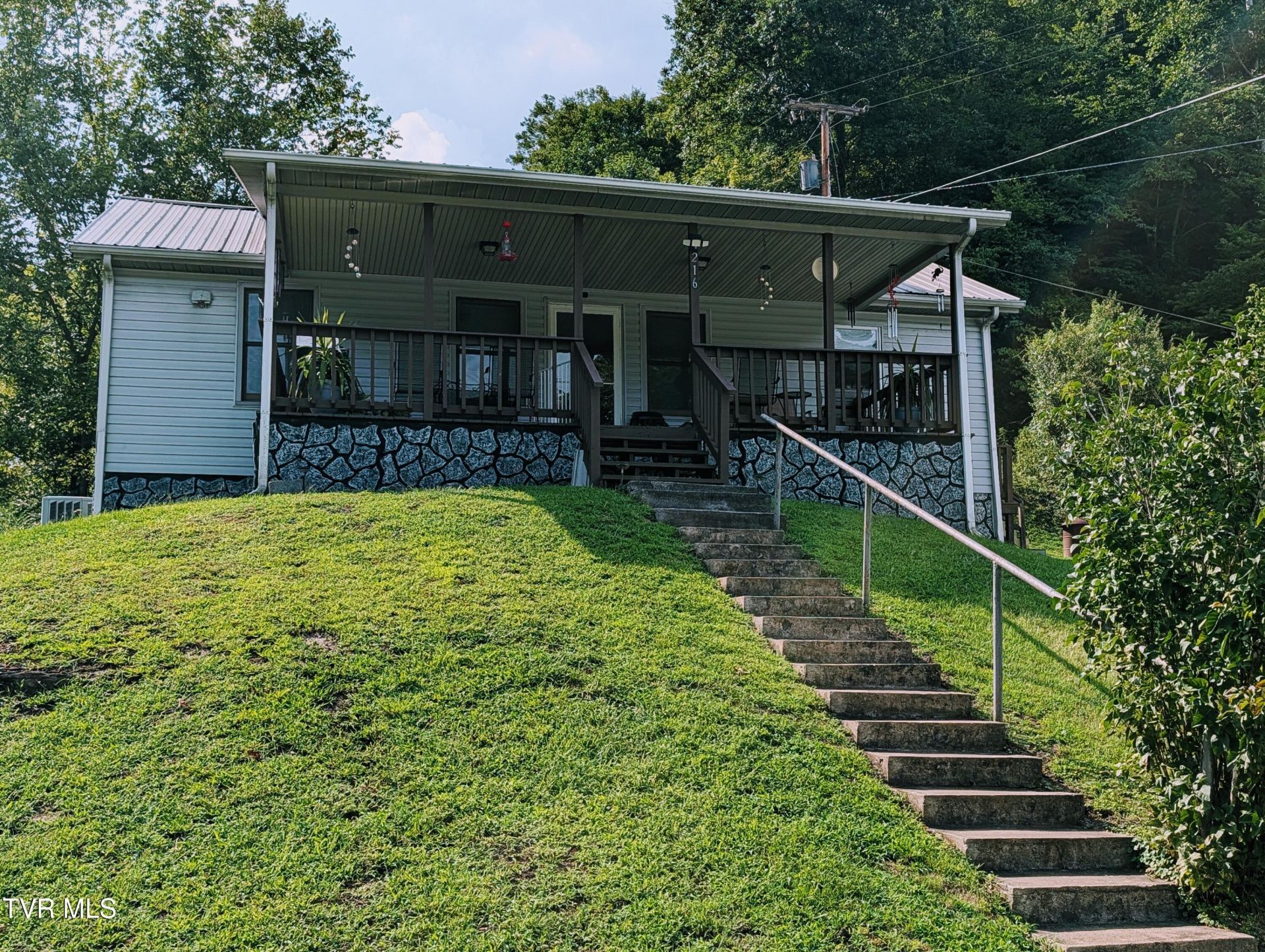 216 Banner Street, Clinchco, VA 24226 Main Photo