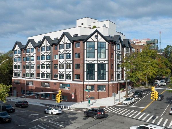 241-15 Northern Boulevard , Unit 4E, Little Neck, NY 11362