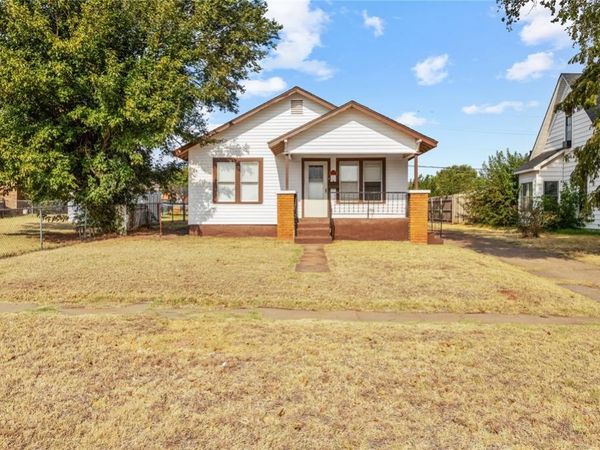 322 S 13th Street, Clinton, OK 73601
