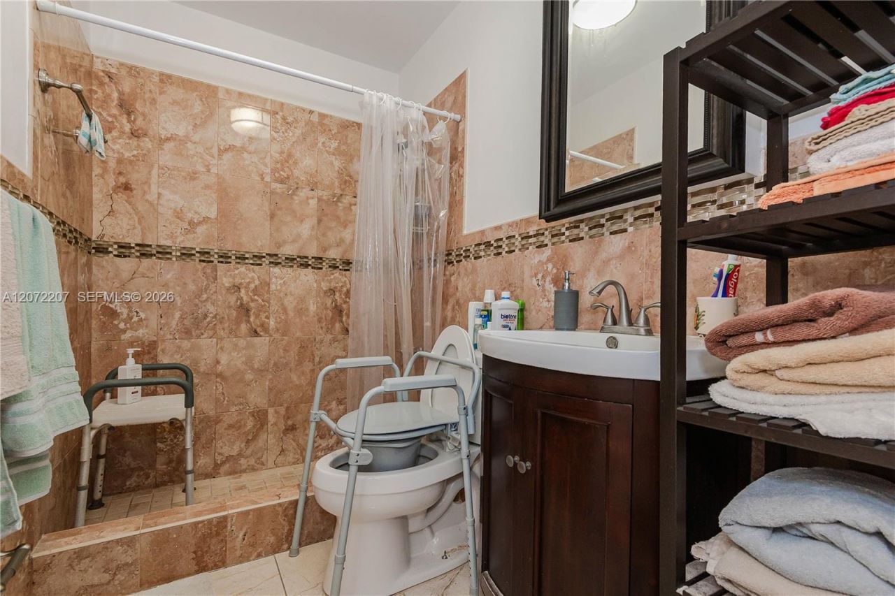334 E 11th St , Hialeah, FL 33010 Photo
