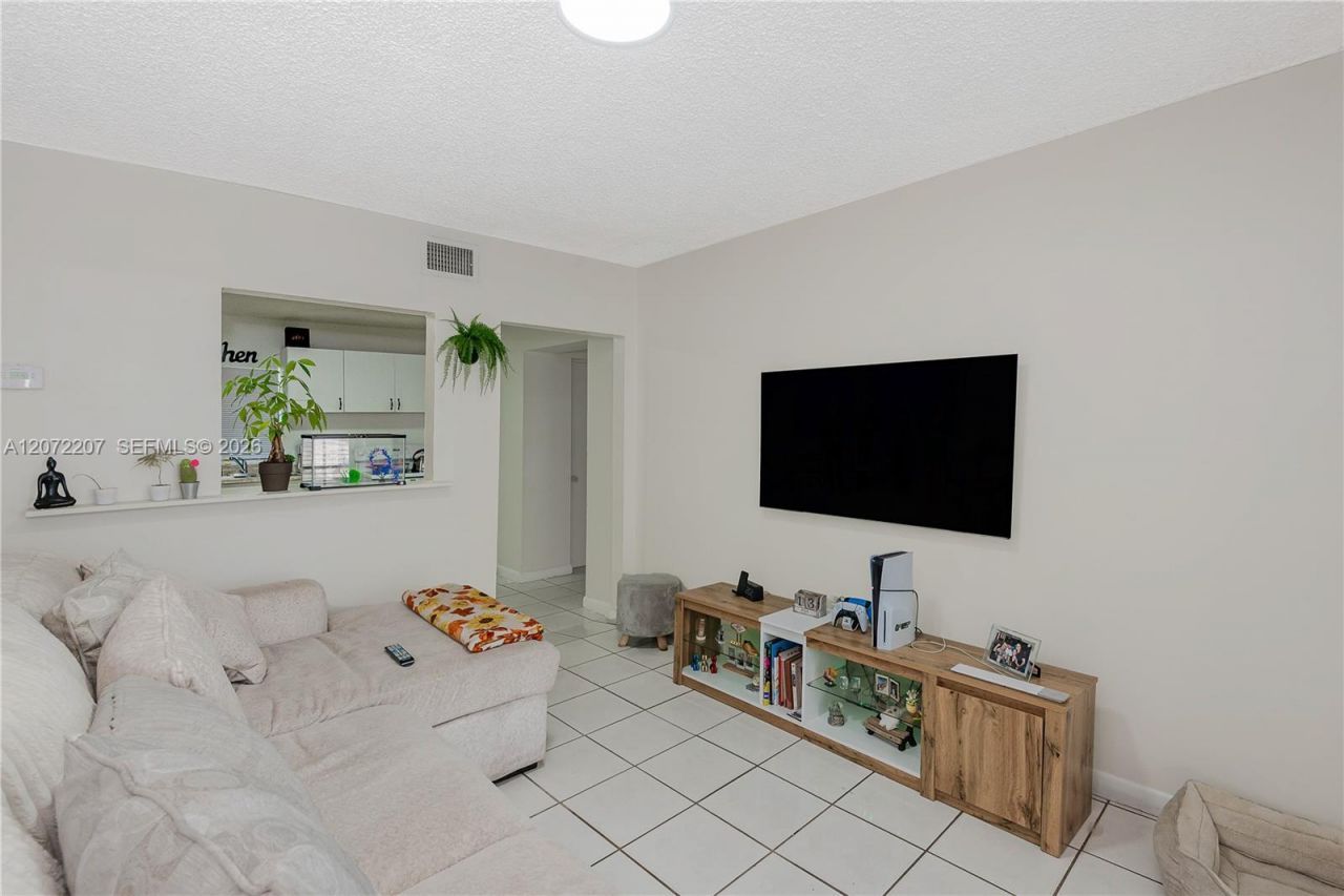 334 E 11th St , Hialeah, FL 33010 Photo