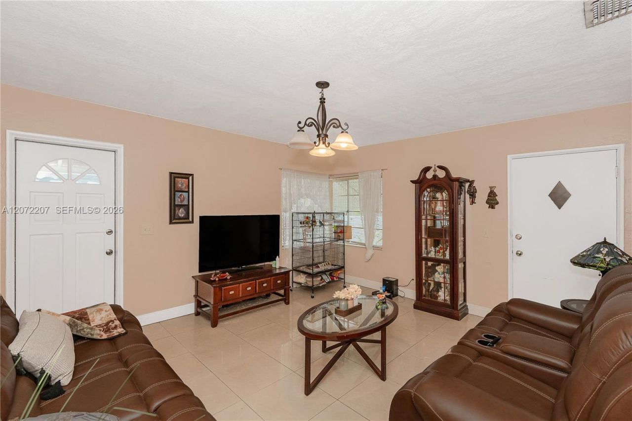 334 E 11th St , Hialeah, FL 33010 Photo