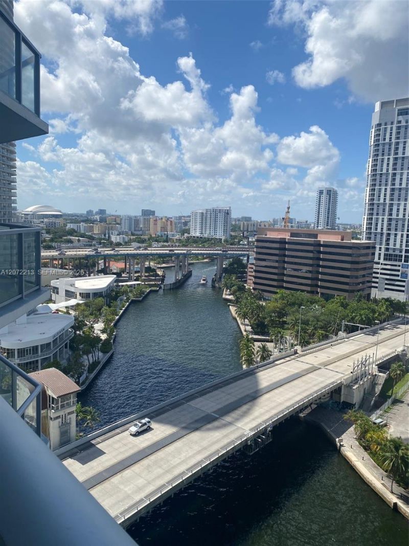 185 SW 7th St , Unit 1607, Miami, FL 33130 Photo