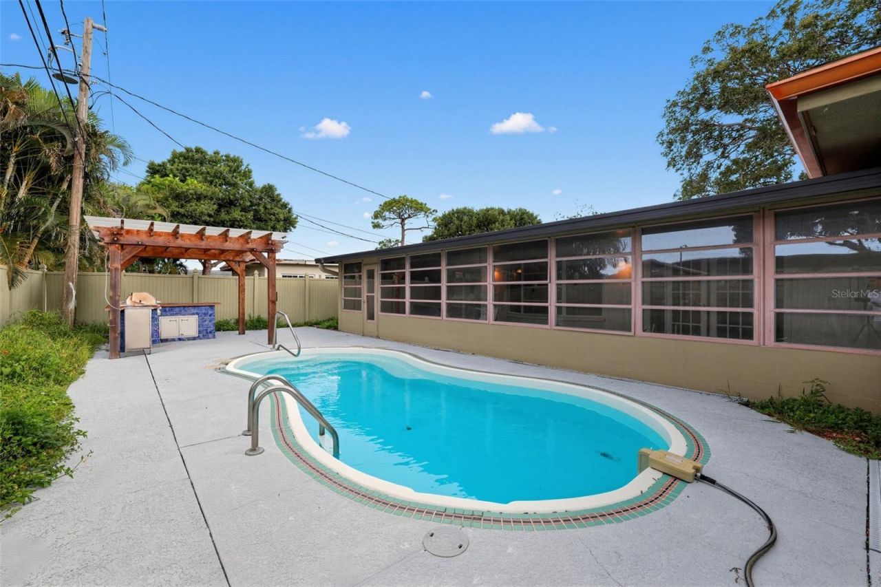6450 31st Terrace N, Saint Petersburg, FL 33710 Photo