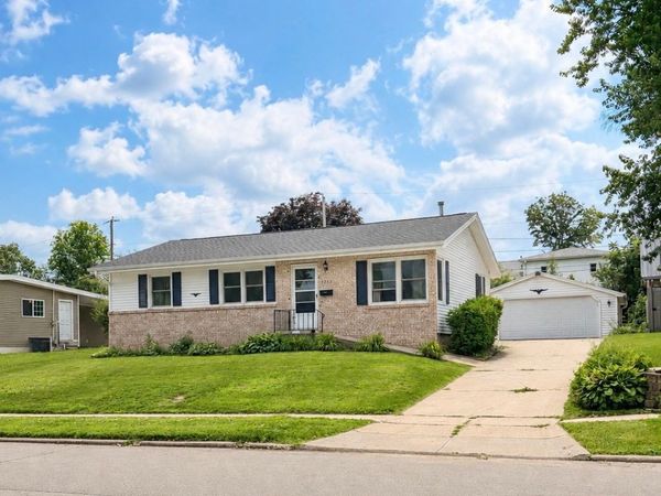 2565 23rd Avenue , Marion, IA 52302