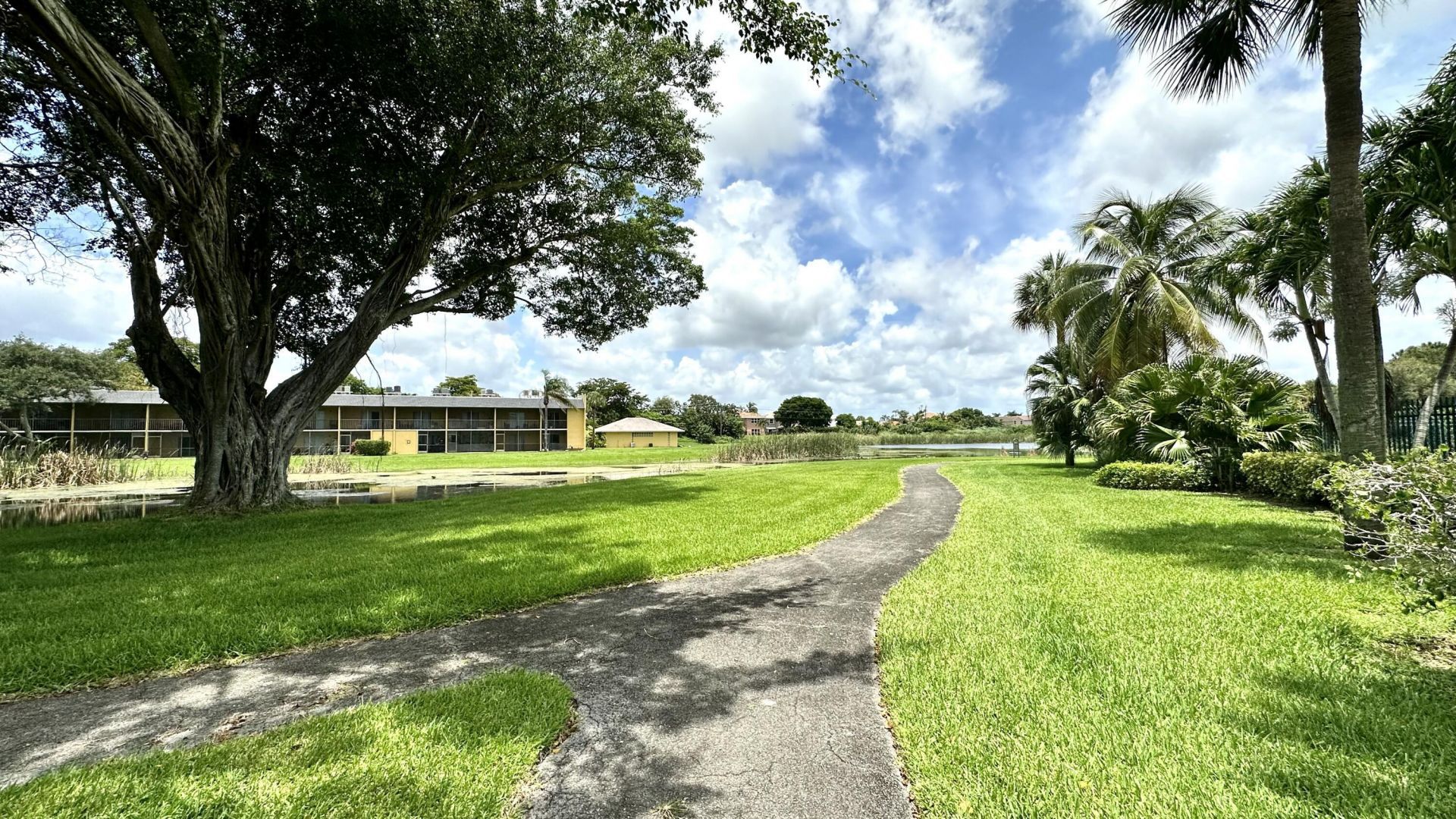 1632 Meadows Circle W, Boynton Beach, FL 33436 Photo