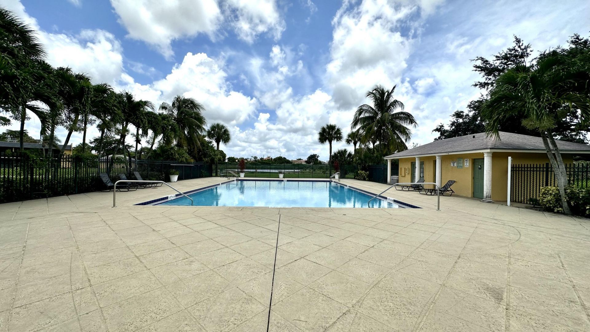 1632 Meadows Circle W, Boynton Beach, FL 33436 Photo