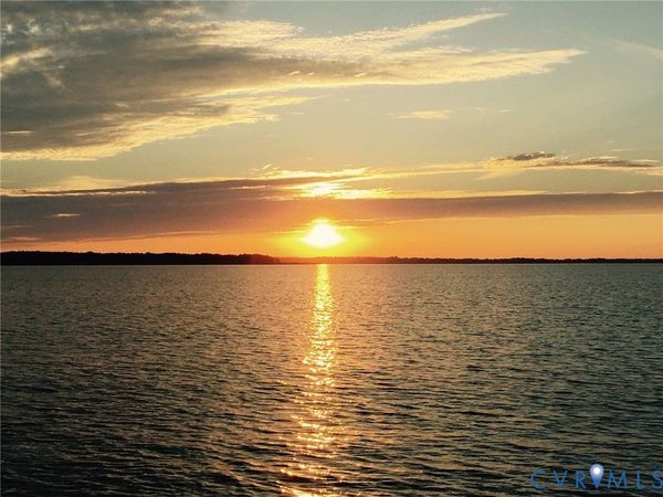 280 Rappahannock Beach Drive , Tappahannock, VA 22560