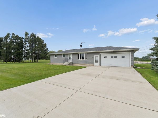 3310 Delaware Avenue, Mason City, IA 50401