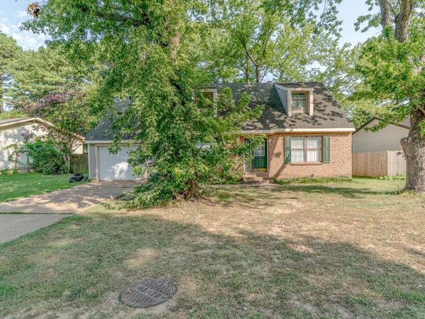 2010 Cenwood Dr , Jonesboro, AR 72401